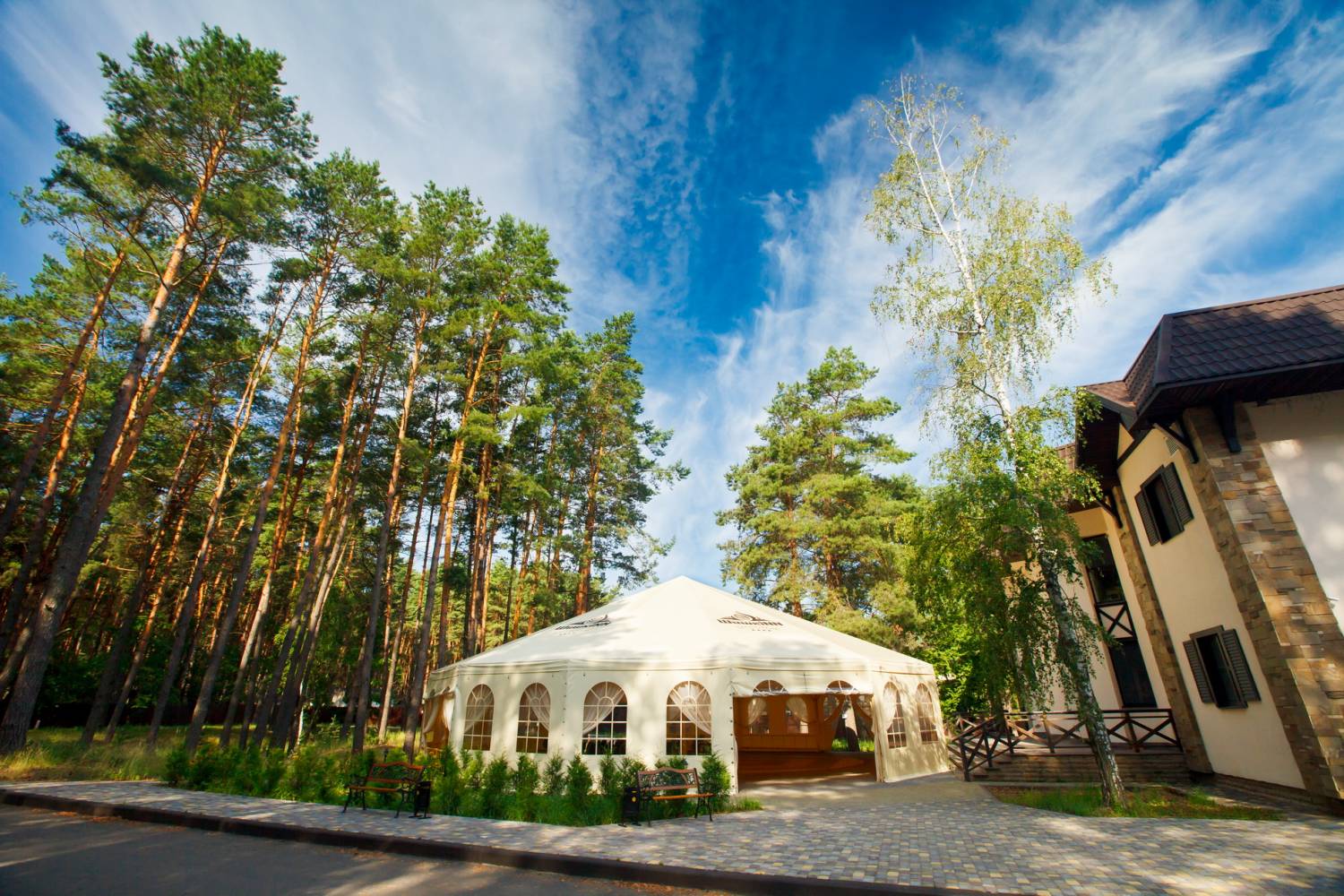 Загородный отдых под Киевом на выходные в ШишкiNN